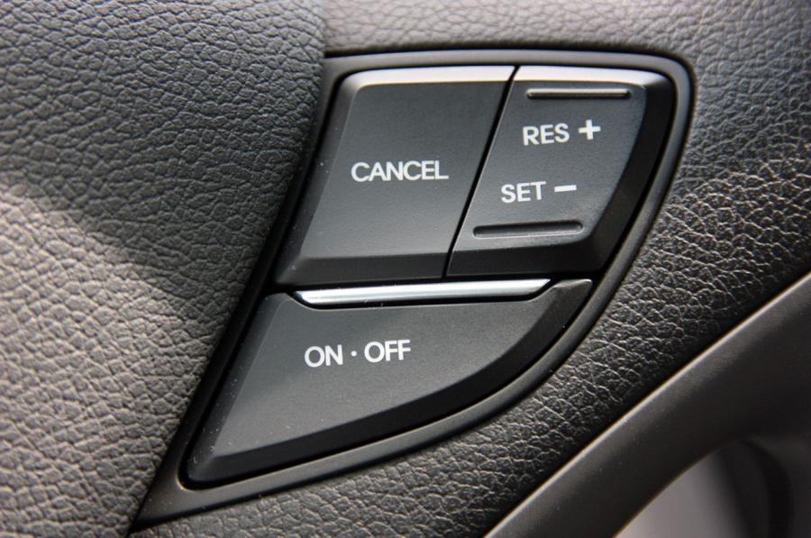  Hyundai Sonata GLS 2011 года  (фото 25 из 41)